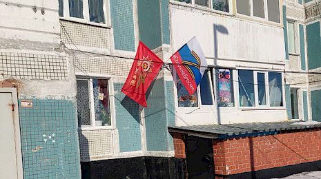 В Губкинском вандалы сорвали российский флаг и знамя Победы. ВИДЕО