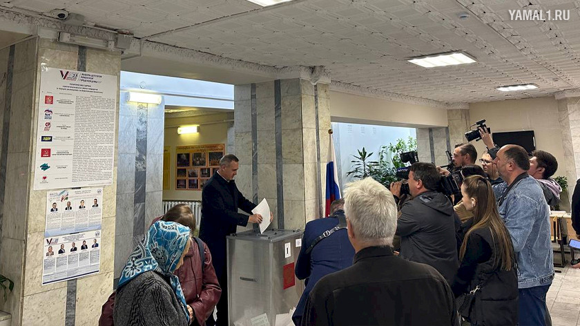 Глава Тюмени Руслан Кухарук проголосовал на выборах губернатора Тюменской области