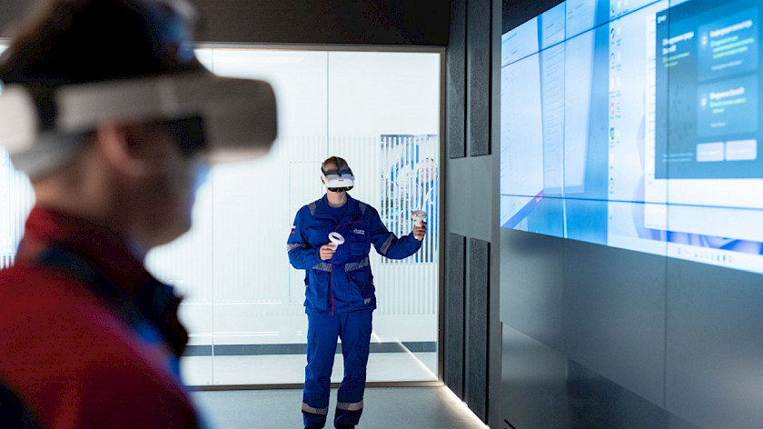 «Газпром нефть» открыла центр с VR-тренажерами для сотрудников Омского НПЗ 