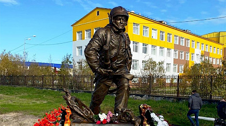 На Ямале появился памятник Герою-пожарному