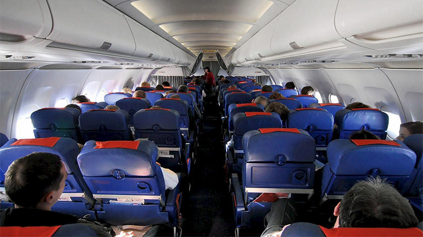 Пассажирский самолёт экстренно сел в Ханты-Мансийске из-за запаха дыма в кабине пилота