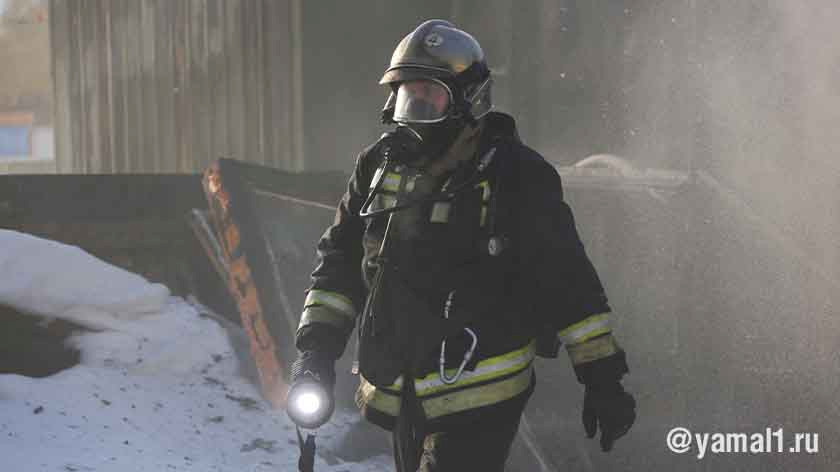 В Свердловской области крупный пожар уничтожил целое подворье