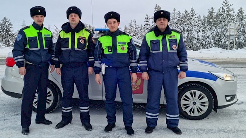 Ямальские автоинспекторы помогли попавшим в беду людям на трассе под Муравленко