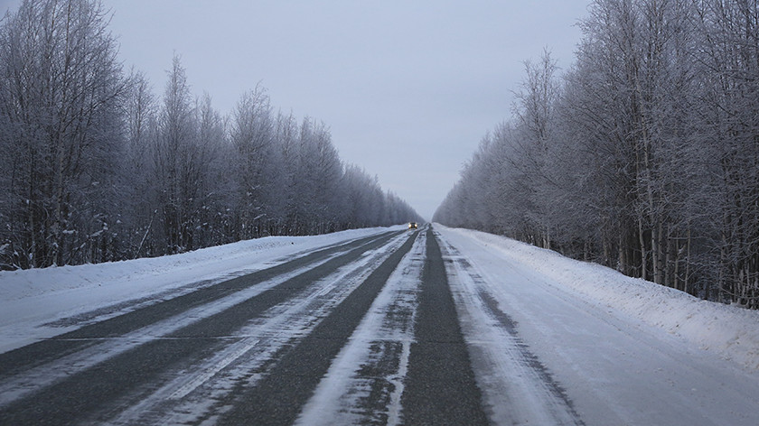 На трассе и зимнике в ЯНАО ограничили движение из-за неблагоприятных погодных условий