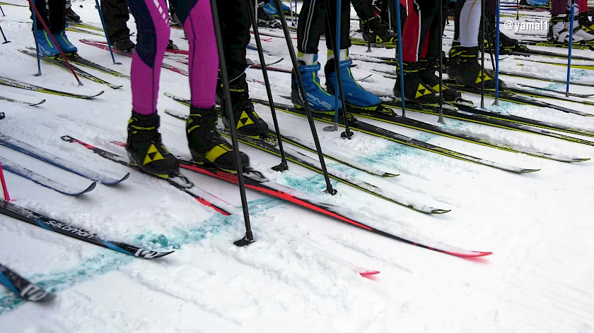 Любителям зимних видов спорта в ЯНАО рассказали, как перевозить лыжи и сноуборды в самолёте