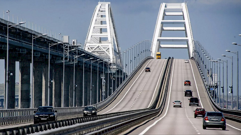 Движение на Крымском мосту возобновили после ремонта