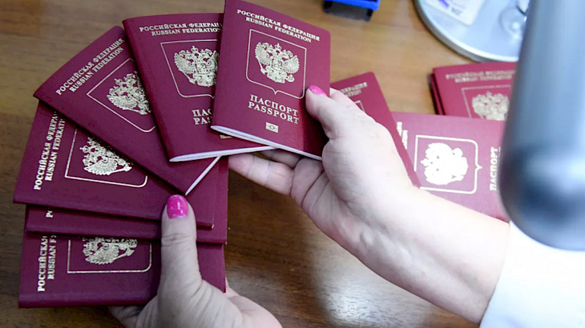 Прием заявлений на загранпаспорта нового образца приостановили в России
