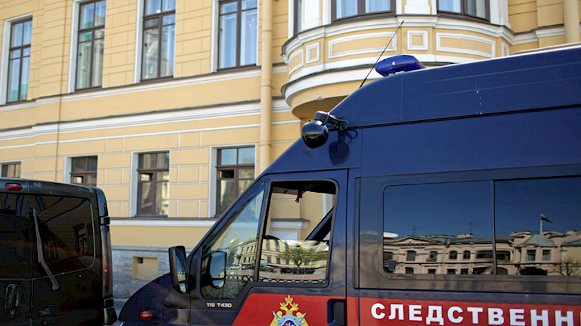 Экс-сотрудника ГИБДД в Петербурге задержали по делу о взятках 