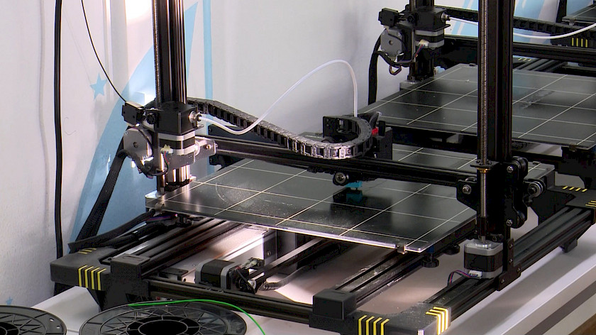 Производство ампульниц для военнослужащих на 3D-принтере наладили ямальские студенты. ВИДЕО