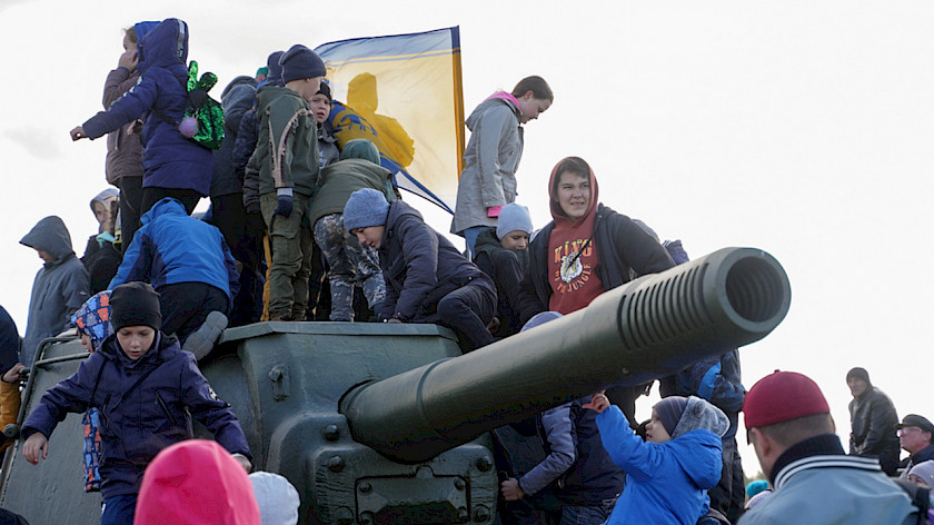Сотрудников на танковый завод в Свердловской области ищут через федеральное ТВ