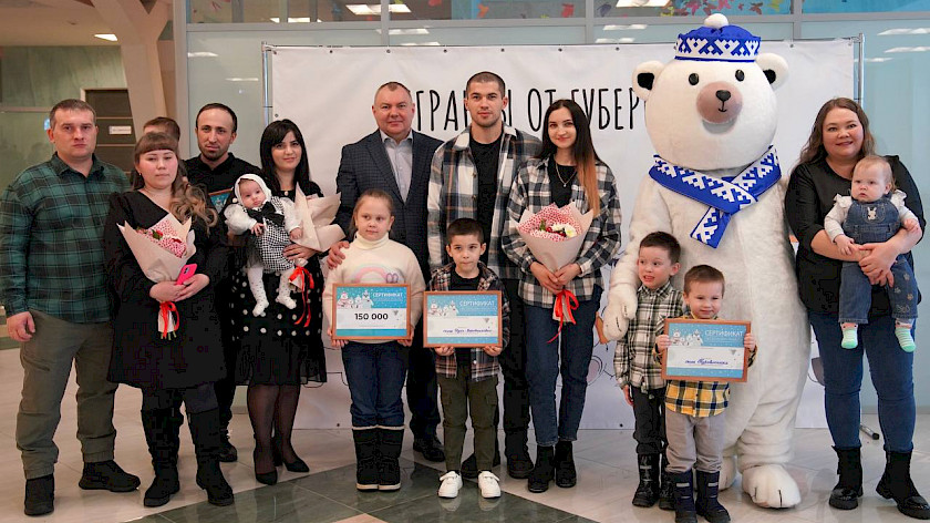 Семьи Красноселькупского района получили сертификаты на маткапитал и жилье