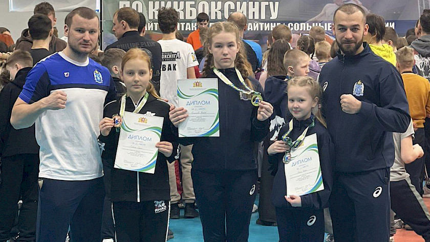 Ямальские спортсмены впервые отправились на чемпионат Урала по кикбоксингу и с ходу взяли несколько призовых мест. ФОТО