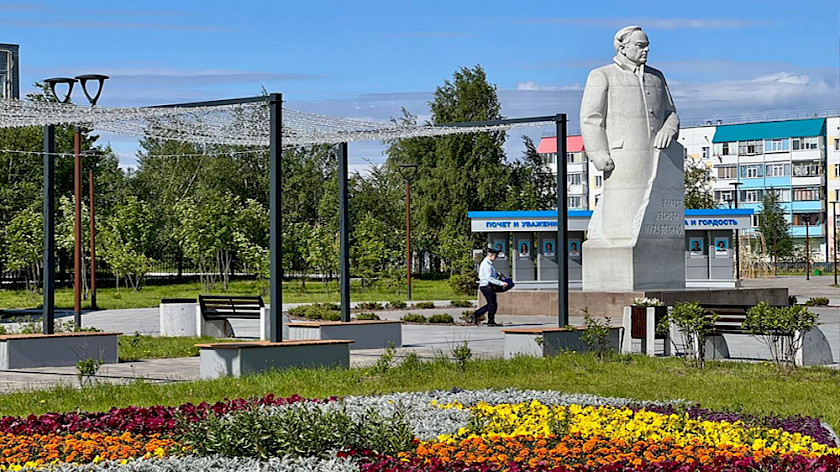 Почти 90 тысяч цветов украсили Муравленко. ФОТО