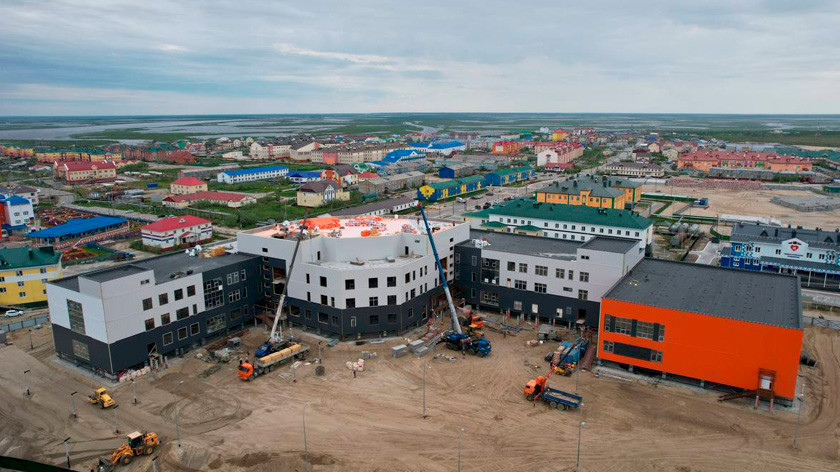 Школу в Тазовском обещают достроить до конца года