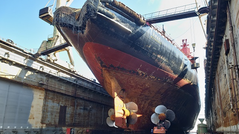 Атомный ледокол «Ямал» встал на ремонт в плавдок мурманского порта