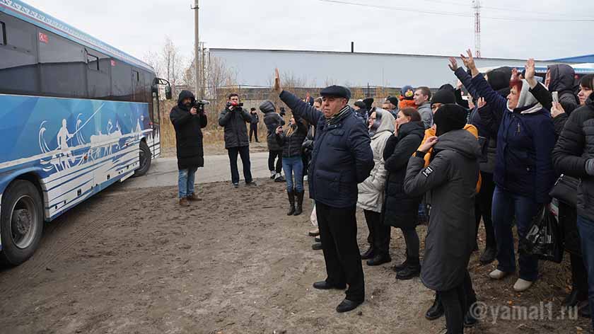 Мобилизованных ямальцев провожают в Тюмень. ВИДЕО