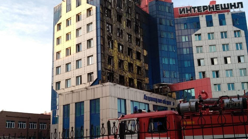 Пожар в деловом центре Нового Уренгоя тушили три часа 