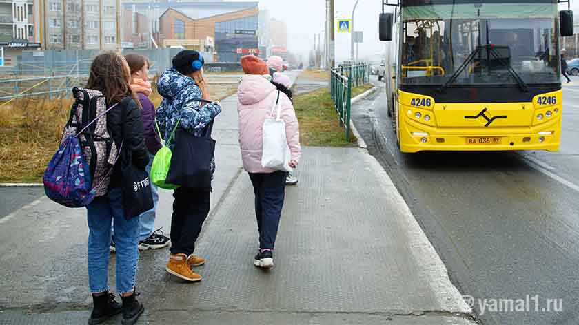 В Новом Уренгое для школьников и студентов хотят отменить плату за автобусы 