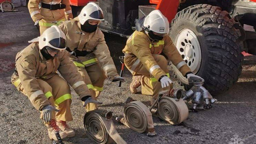 «Буря эмоций на каждом этапе»: в Тарко-Сале состоялись соревнования среди юных пожарных