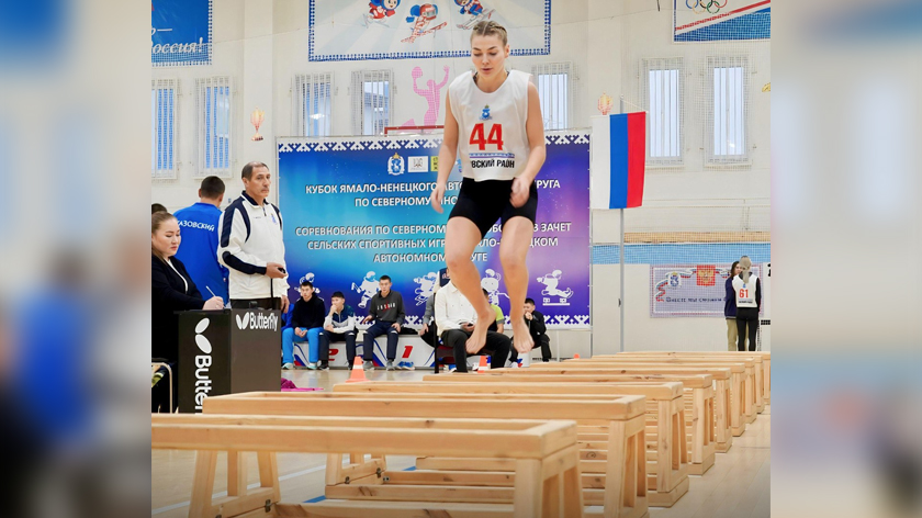 Ямальская спортсменка Юлия Молодых установила новый рекорд в прыжках через нарты