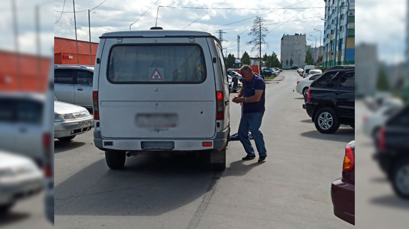 В жилом микрорайоне Ноябрьска ребёнок попал под машину