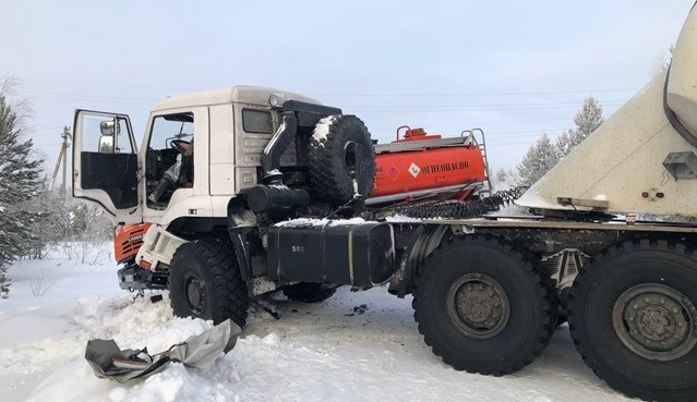 «К Новому году домой вернусь!»: дальнобойщик, попавший в беду на Ямале, несколько дней ждёт эвакуации