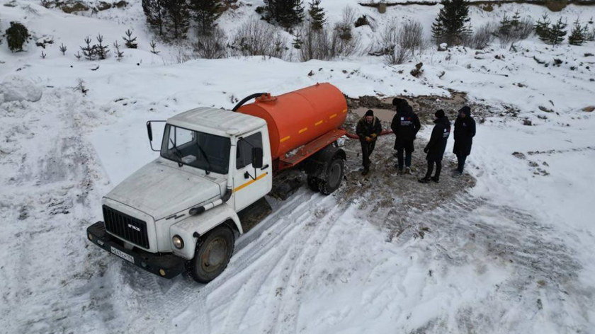 Экологи обнаружили машины с жидкими отходами на незаконном полигоне под Верхней Пышмой 