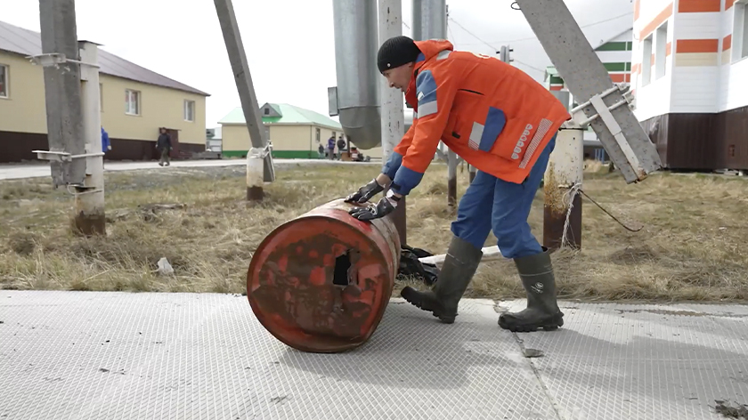 Арктический кубок чистоты: жители Нового Порта совместно с нефтяниками собрали 85 мешков мусора. ВИДЕО
