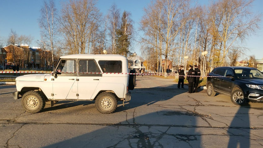 В ХМАО возле торгового центра неизвестные расстреляли мужчину 