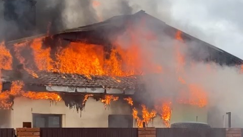 Два человека пострадали во время пожара в Новом Уренгое. ВИДЕО