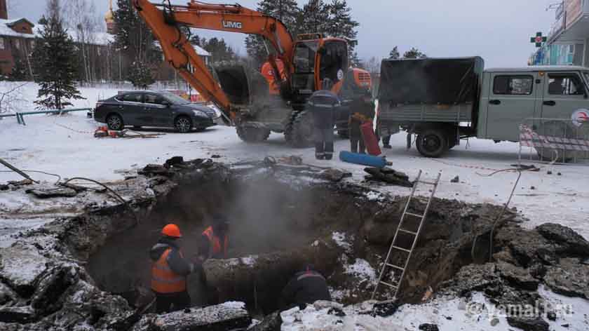 Полтора десятка жилых домов остались без тепла из-за коммунальной аварии в Ноябрьске. ВИДЕО