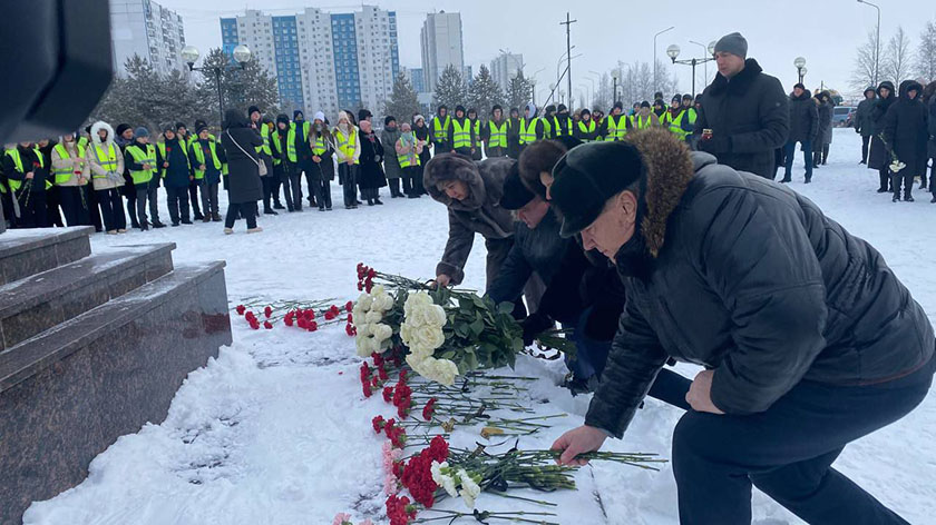 В Нижневартовске объявлен день траура по погибшим при взрыве в жилом доме. ВИДЕО