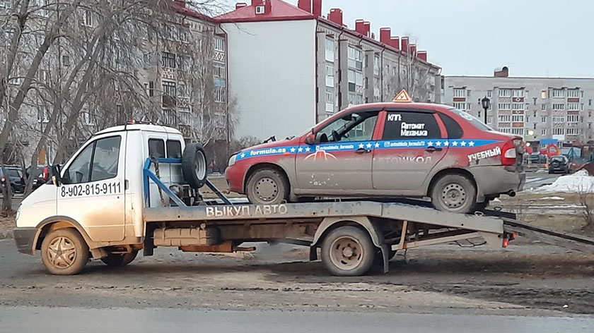 В Тюменской области пьяный инструктор учил будущую автоледи вождению