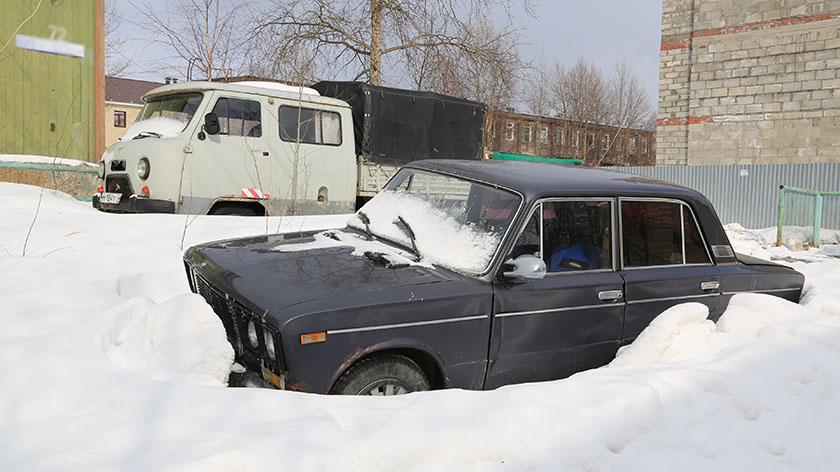  Ямальцев будут штрафовать за припаркованный в жилых дворах автохлам