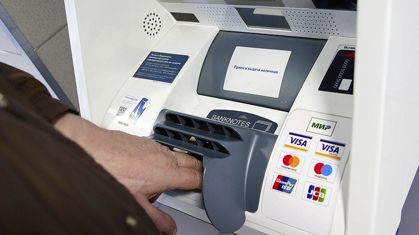 Часть югорчан получили пенсию с задержкой из-за технического сбоя в банке