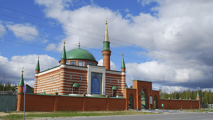 Дмитрий Артюхов поздравил мусульман с праздником Курбан-байрам