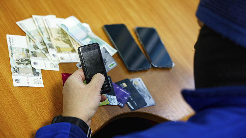 Телефонные мошенники из Петербурга похитили у россиян 15 миллионов рублей