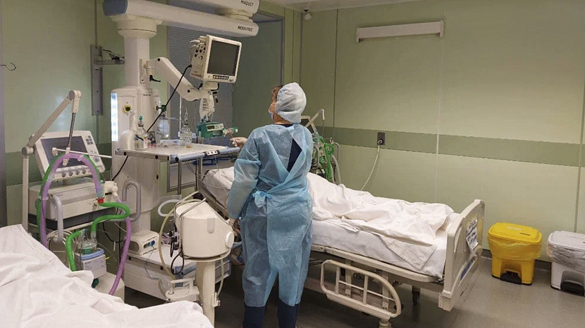 Тюменские врачи провели экстренную операцию пациенту со сложным отитом