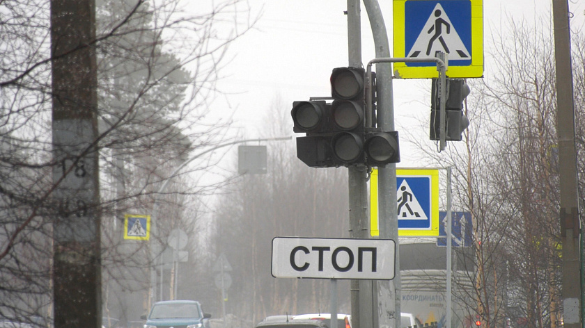 На оживлённом перекрёстке Ноябрьска изменили работу светофора