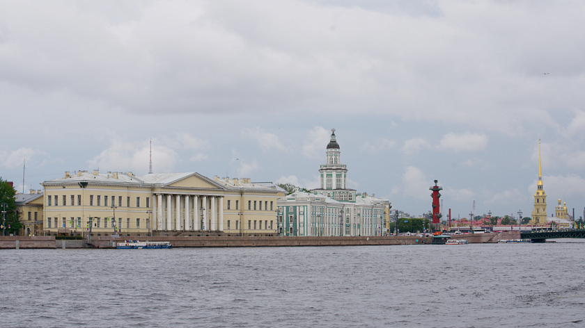 Санкт-Петербург оказался на втором месте в стране по уровню зарплат учителей