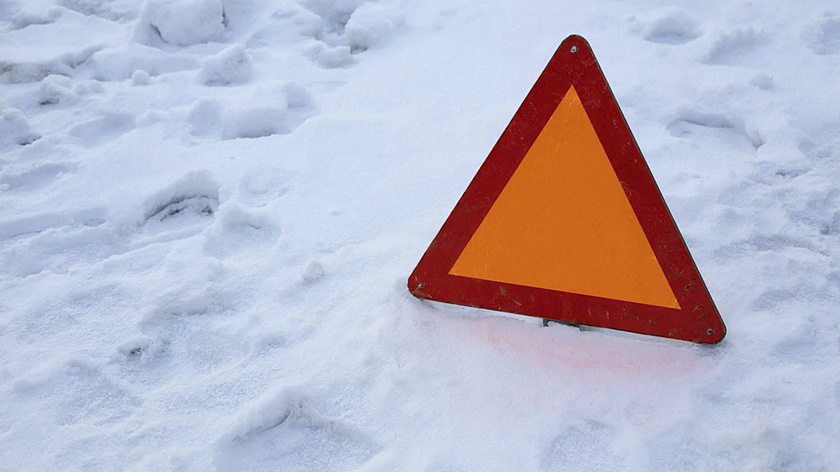 Две легковушки не поделили проезжую часть в Салехарде