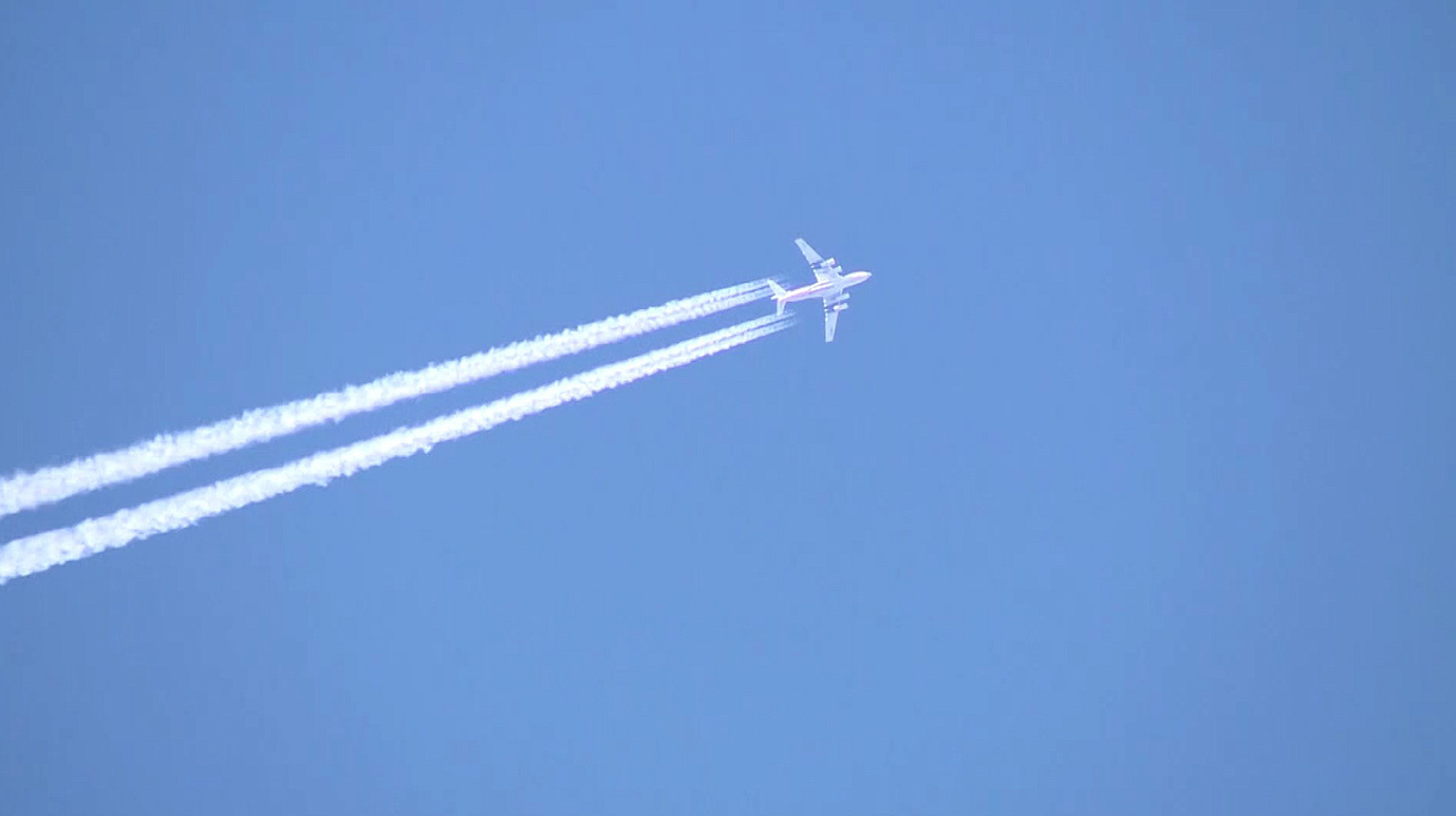 «Без авиации жизнь скучная»: авиадиспетчер международного аэропорта — о рабочих буднях 