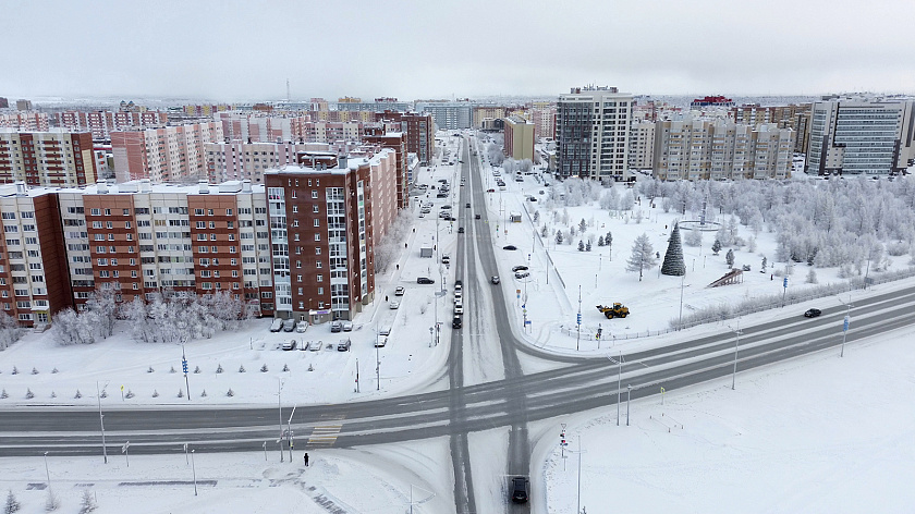 Глава Нового Уренгоя проверил состояние улиц и дворов города