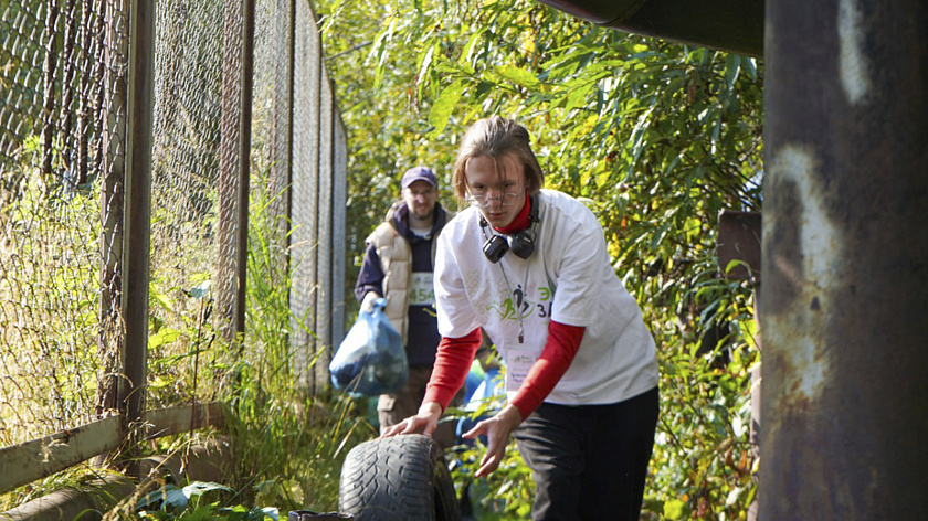 Ямальцы нашли детскую коляску и шкуру оленя на экозабеге в Салехарде