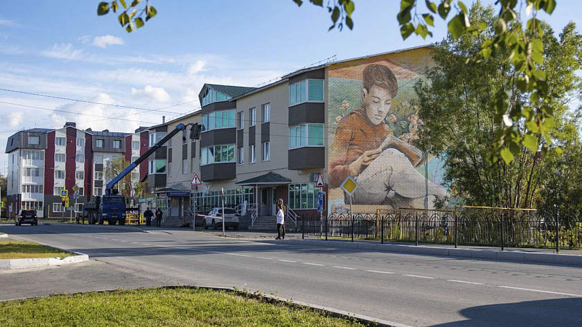 Глава Пуровского района рассказал об обновлении фасада дома на улице Республики