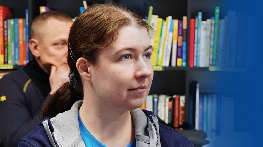 Активистка Мария Егорова обустроила библиотеку в поселке Ленинградской области