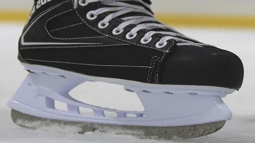 Спикер ямальского Заксобрания Ямкин исполнил новогоднюю мечту юных хоккеистов из Салехарда