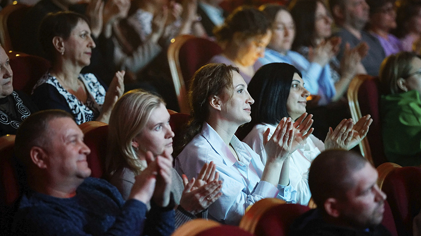Почти 30 юных ямальцев показали свои таланты на фестивале «Мир внутри нас» в Ноябрьске