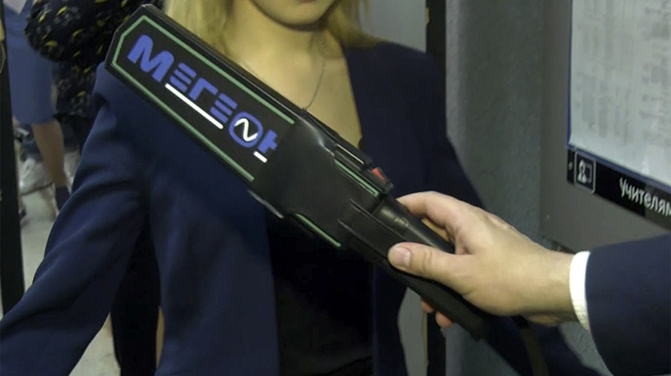 В образовательных учреждениях Ямала ввели усиленный пропускной режим