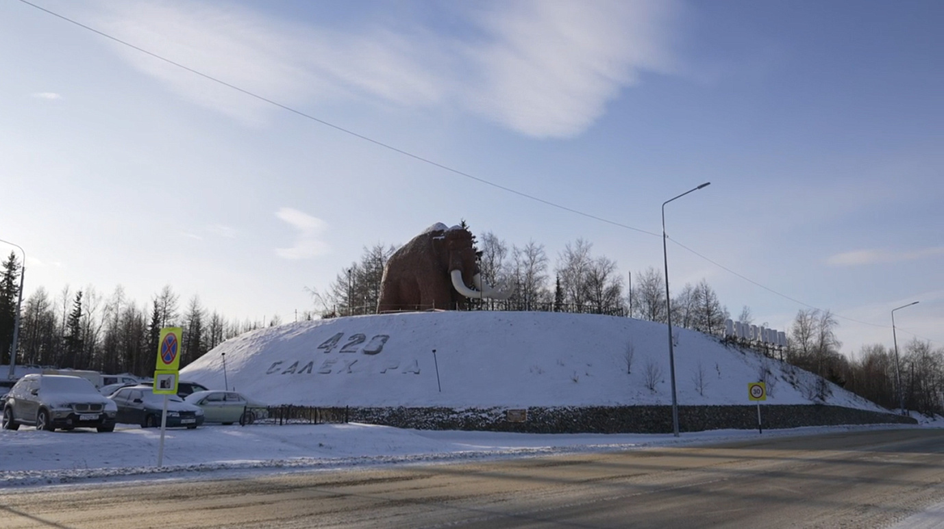 Комар Валера и мамонт Митя стали болельщиками волейбольного клуба «Факел Ямал»